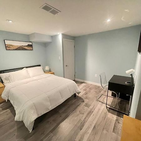 Lovely 2 Bedroom Basement Apartment In 多伦多 外观 照片