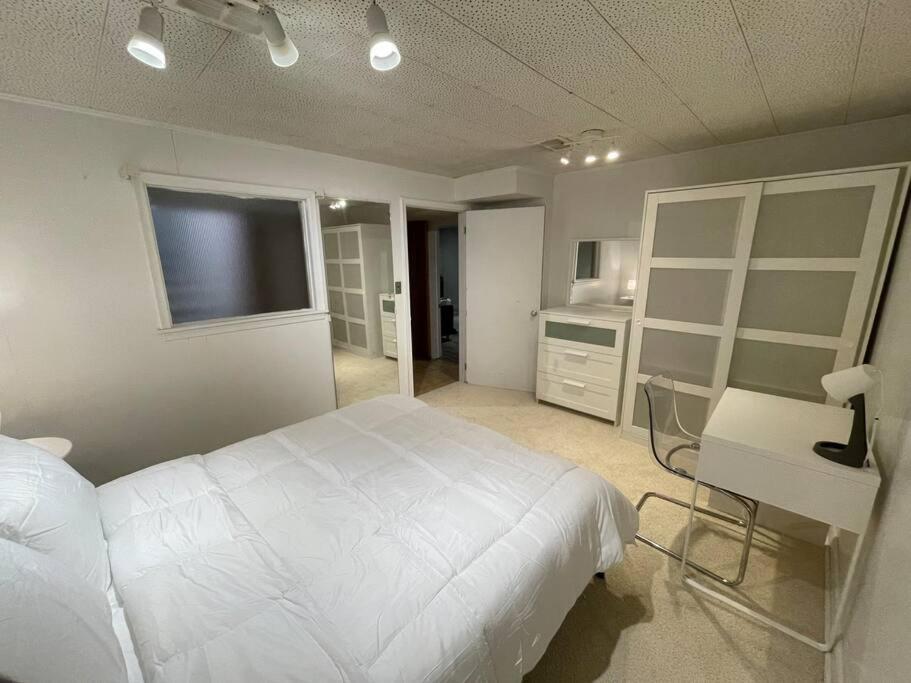 Lovely 2 Bedroom Basement Apartment In 多伦多 外观 照片