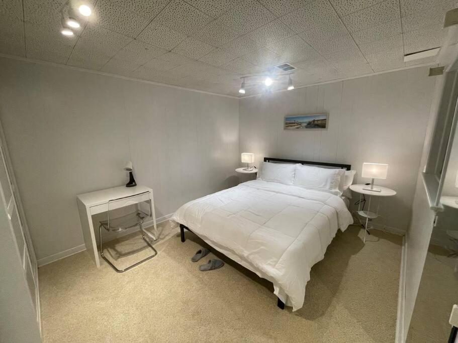 Lovely 2 Bedroom Basement Apartment In 多伦多 外观 照片