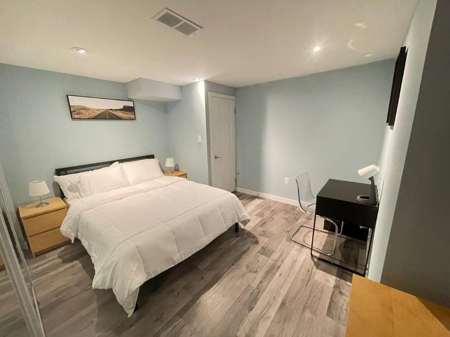 Lovely 2 Bedroom Basement Apartment In 多伦多 外观 照片