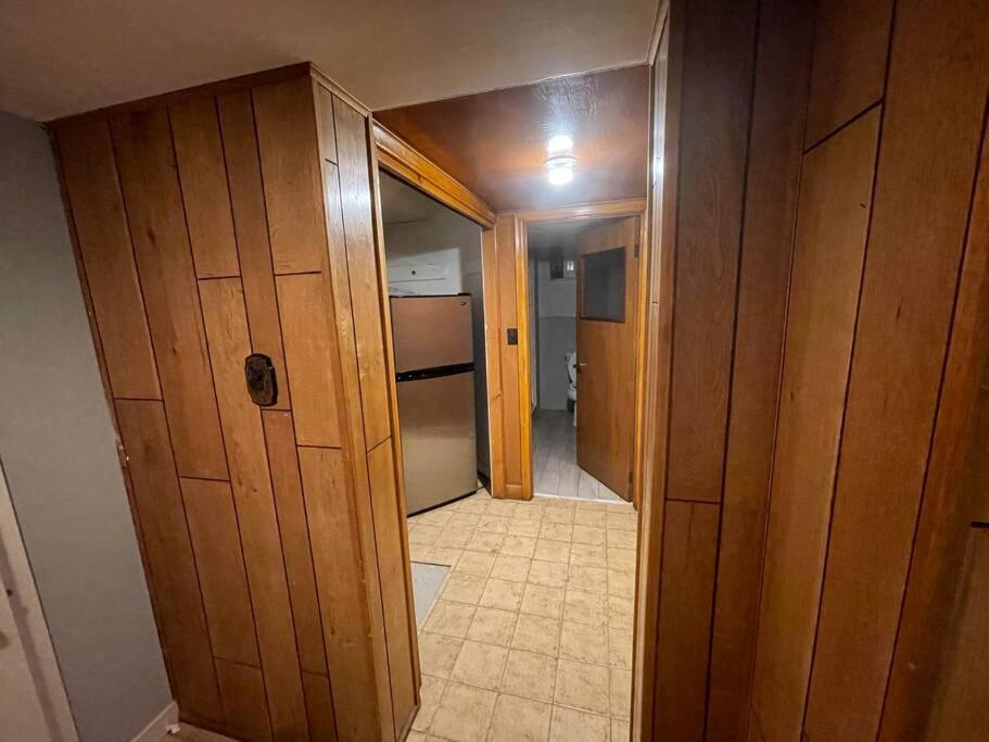 Lovely 2 Bedroom Basement Apartment In 多伦多 外观 照片