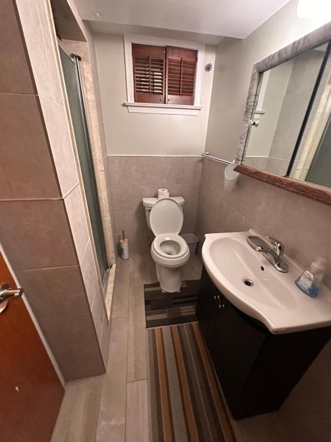 Lovely 2 Bedroom Basement Apartment In 多伦多 外观 照片