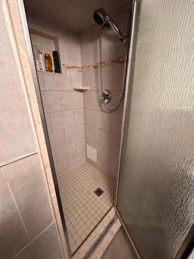 Lovely 2 Bedroom Basement Apartment In 多伦多 外观 照片